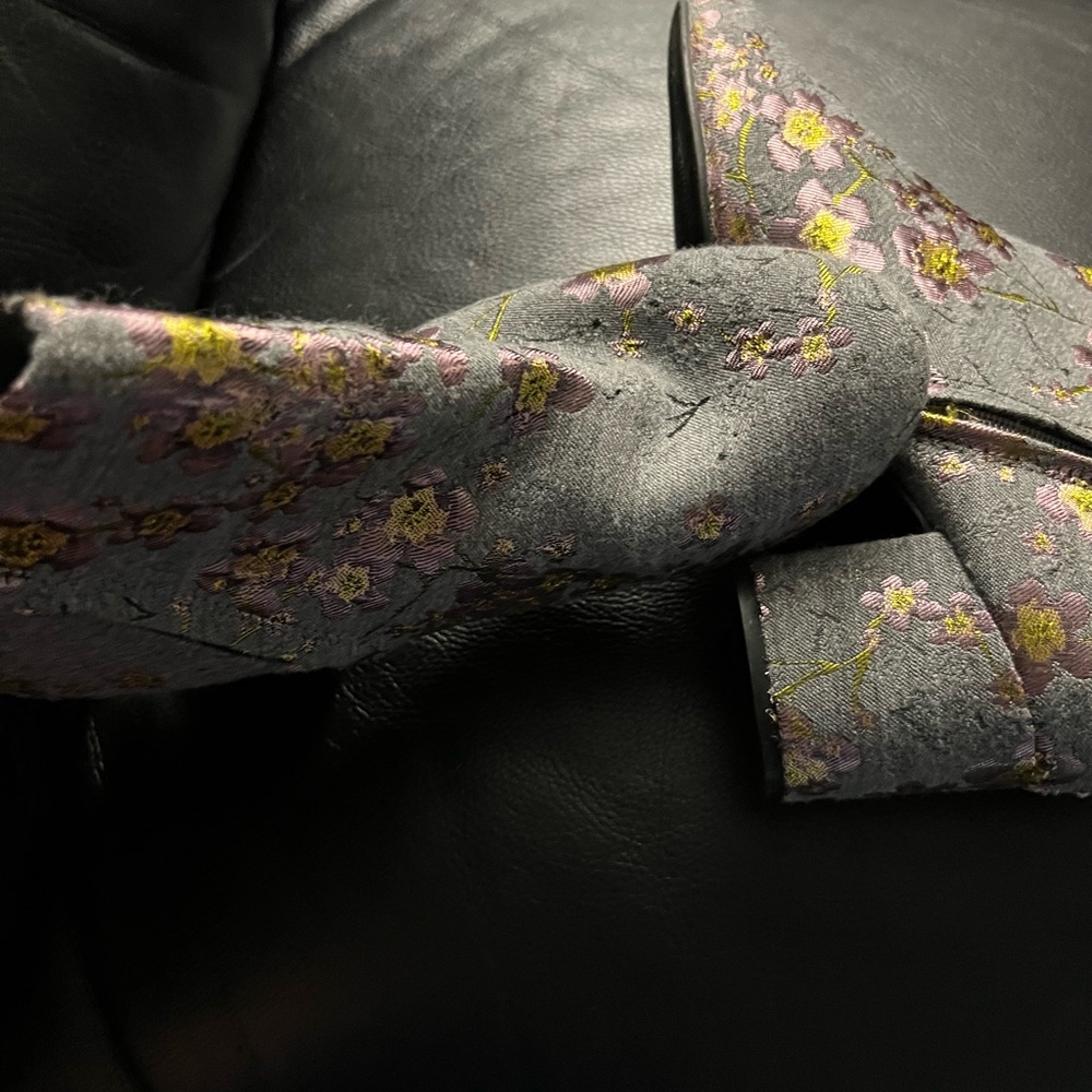 Unique booties size 9 like new floral grey - Picture 4 of 8